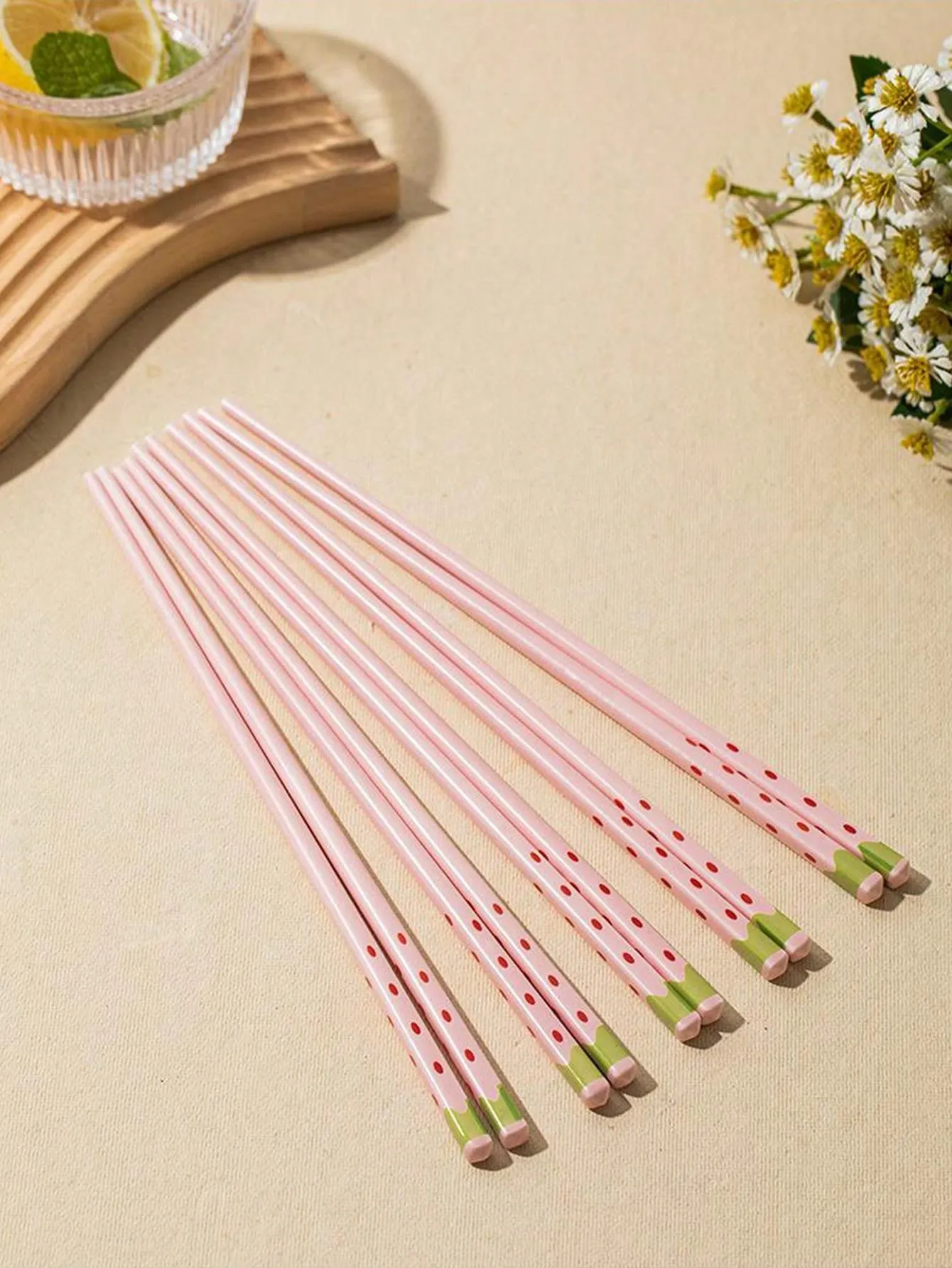 5pcs Cute Cartoon Strawberry Ceramic Chopsticks, Non-Slip, Durable, And Mold Resistant