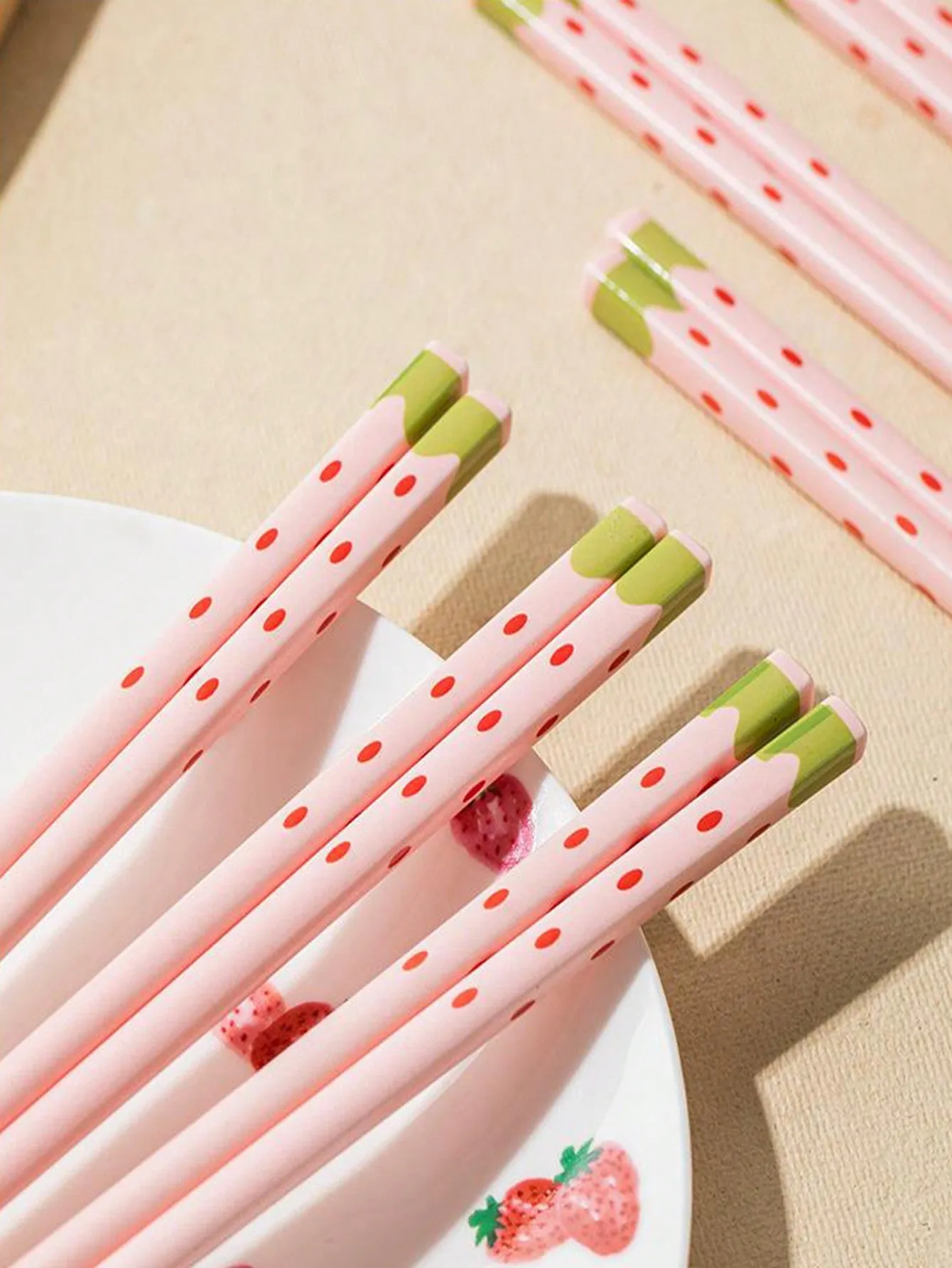 5pcs Cute Cartoon Strawberry Ceramic Chopsticks, Non-Slip, Durable, And Mold Resistant