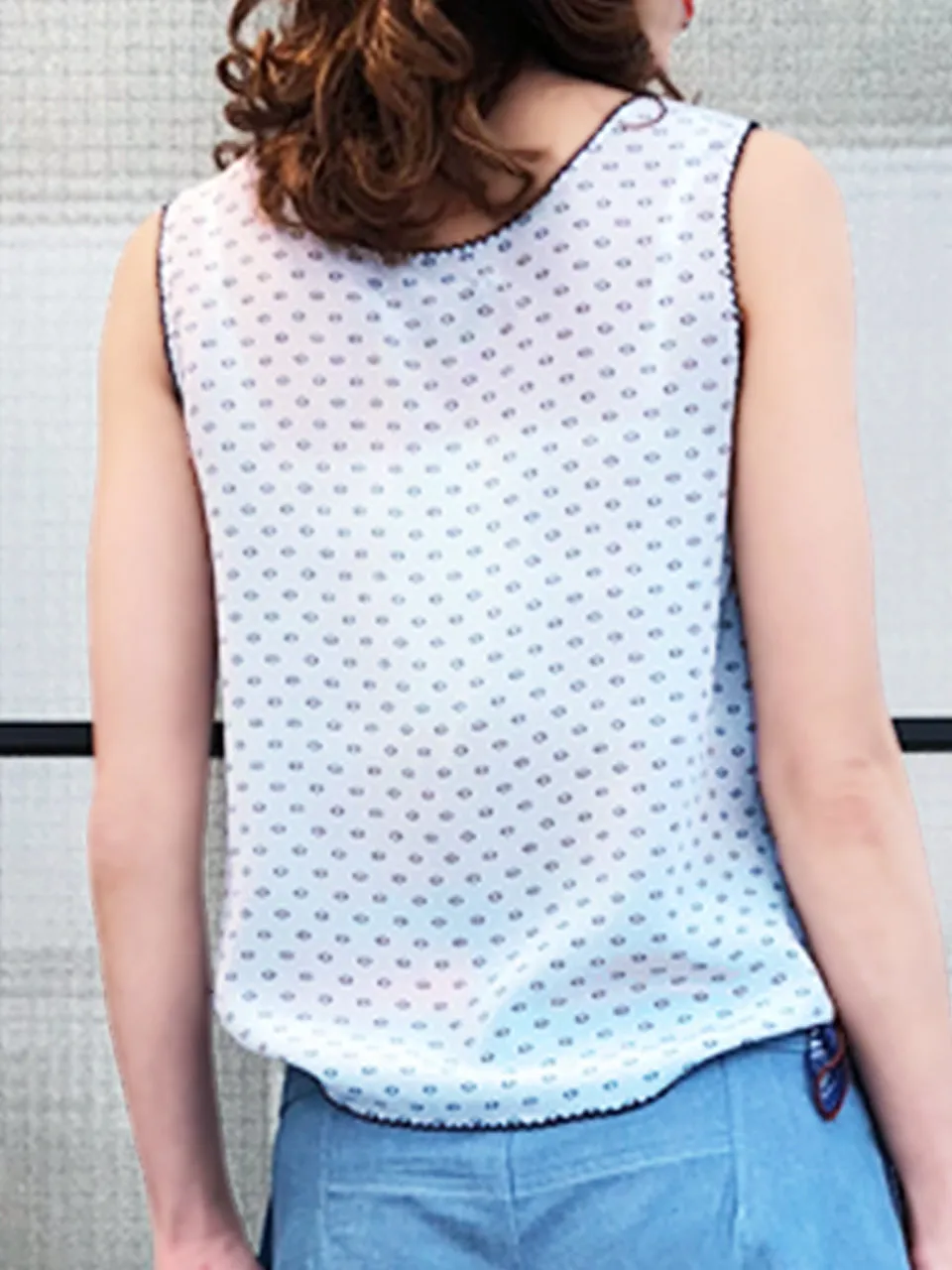 Last Chance! Light-Blue Prints Scallop Trims Silky Tank Top