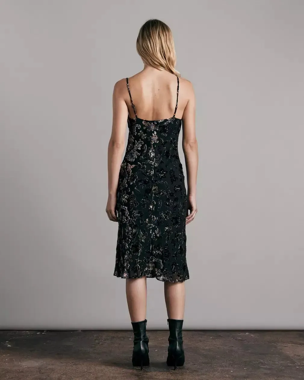 Nicola Burnout velvet dress in Black blue retro floral