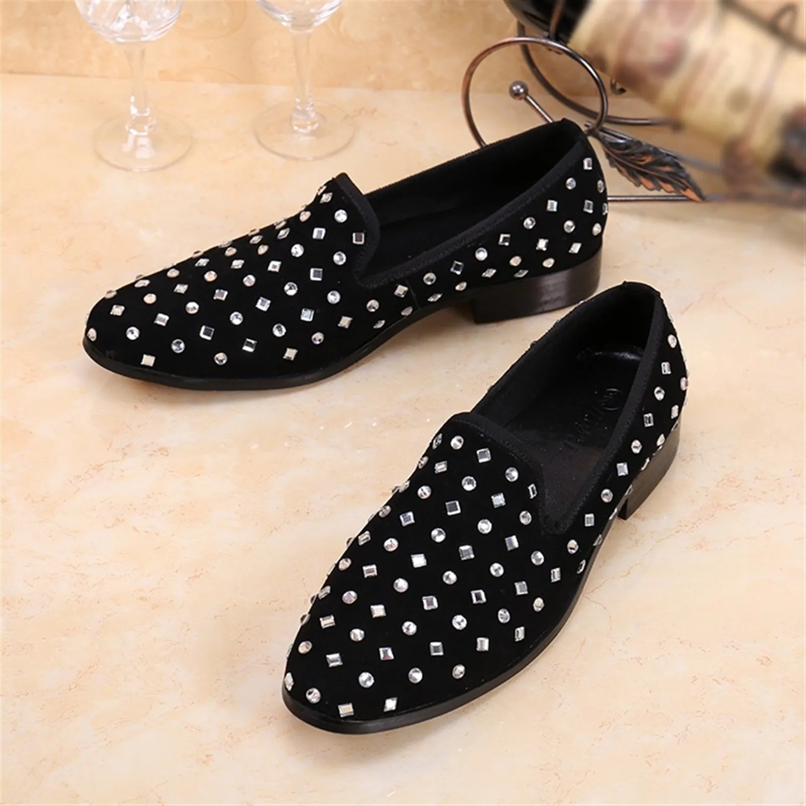 Slip on Low Top Pointed Men Oxford with Decoration